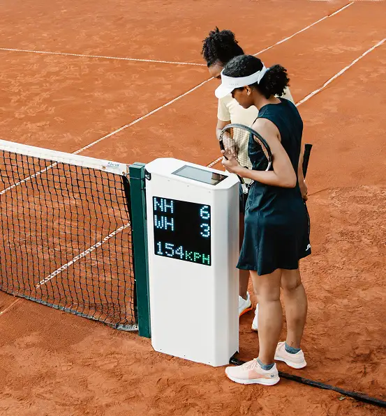 Zenniz Varisto tennis device on court